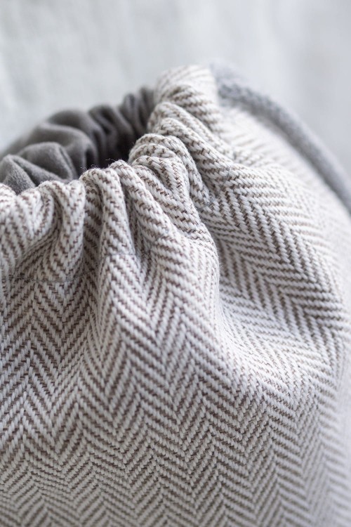 Szary mini workoplecak w jodełkę