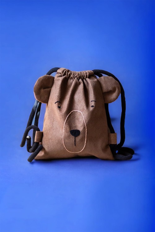 Mały brązowy misio workoplecak dla malucha