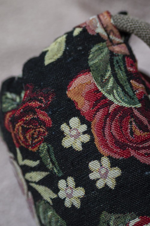 Czarny pokrowiec na matę do jogi z żakardu w kwiaty