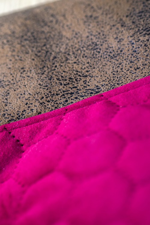 Brązowo-czerwony pokrowiec na matę do jogi