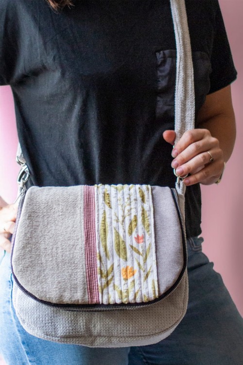 Patchworkowa jasna listonoszka z klapą