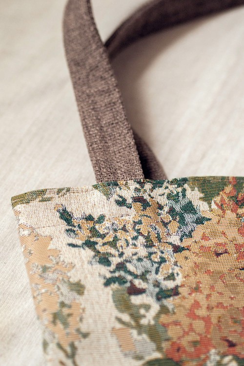 Shopperka z żakardu w kwiaty