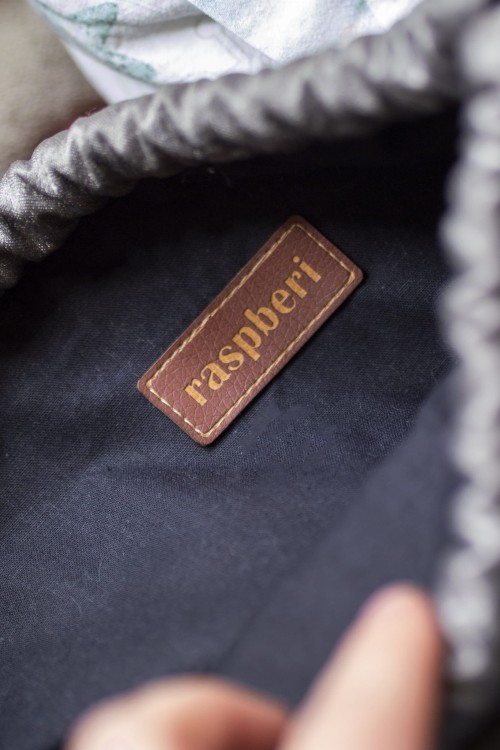 Szary błyszczący workoplecak