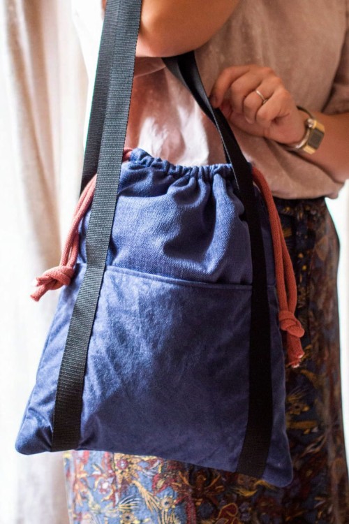 Granatowa torba z kominem