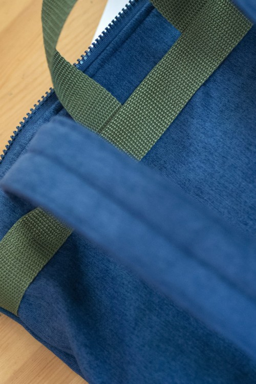 Granatowy plecak kurierski