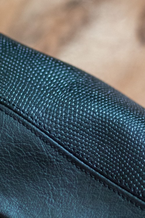 Czarny pokrowiec na matę do jogi z ekoskóry